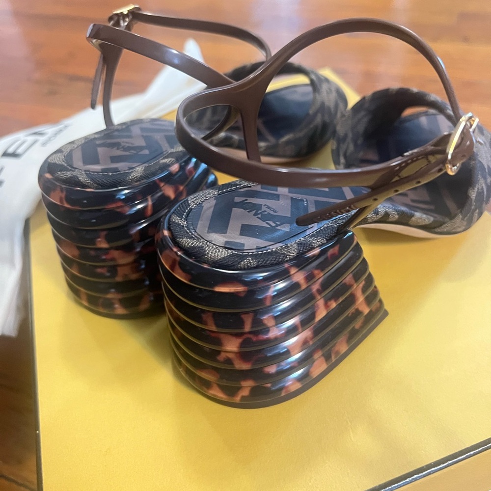 Fendi Brown Patterned Heels With Tortoiseshell Bl… - image 5